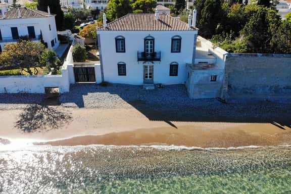 Fine Jewel Villa set on the Beach - Image 1