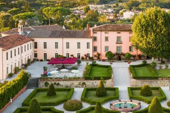 Grand Countryside Retreat With Pool - Image 1
