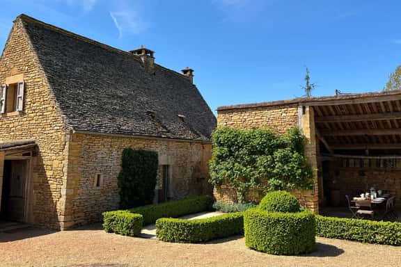 Luxury Stone Houses in Golden Triangle - Image 1