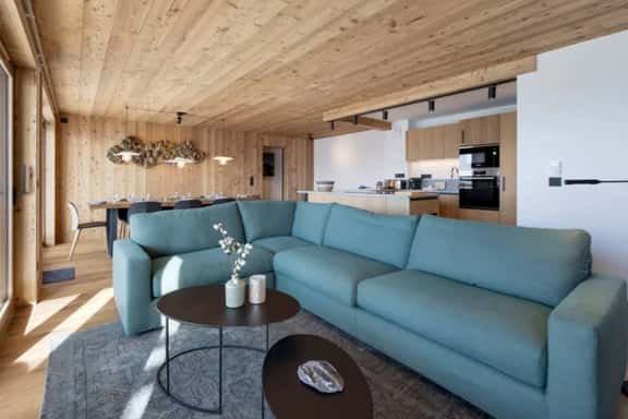 Modern Alpine Stay With Beautiful Views - Image 1