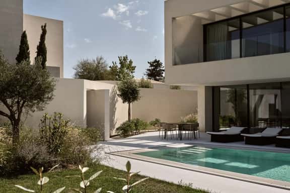 Modern Beachfront Escape with Infinity Pool - Image 1