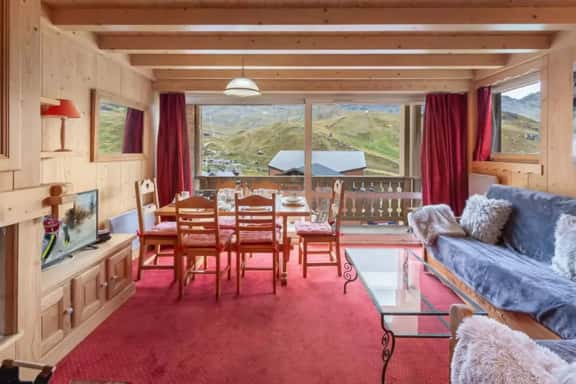 Mountain Escape Apartment Near Ski Lifts - Image 1