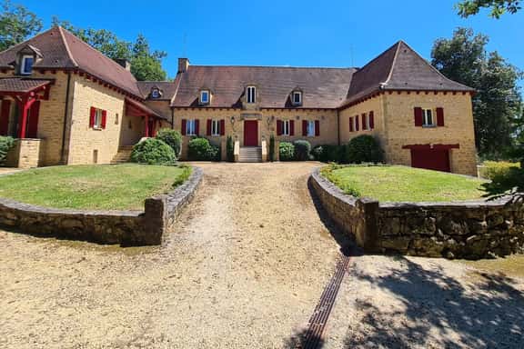 Panoramic Dordogne River Manor Retreat - Image 1