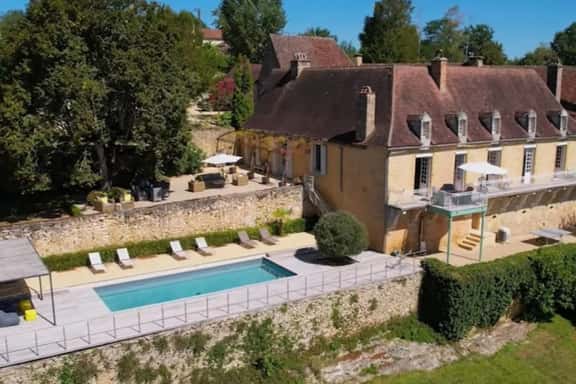 Peaceful Hamlet Manor With Views - Image 1