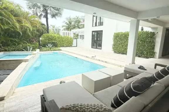 Serene Dorado Beachside Sanctuary - Image 1