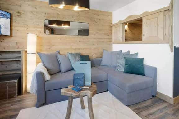Ski Apartment With Mountain View Balcony - Image 1
