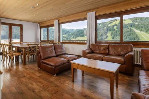 Spacious Chalet Near Morzine Ski Area - Image 1