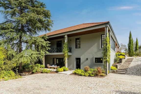 Spacious Douro Retreat With Outdoor Pool - Image 1