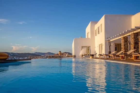 Spacious Villa With Pool and Privacy - Image 1
