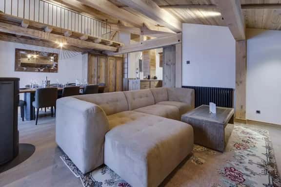 Stylish Mountain Apartment With Scenic Views - Image 1