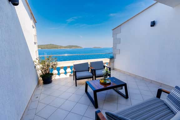Stupendous Seafront Penthouse - Image 1