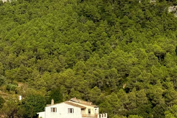 Secluded Mountain Stone House Nature Retreat - Image 1