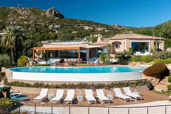 Luxury Retreat With Spectacular Sea Views - Image 1