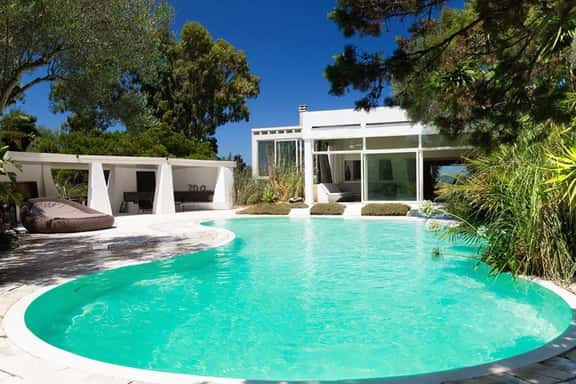 Modern Art Villa With Pool Views - Image 1