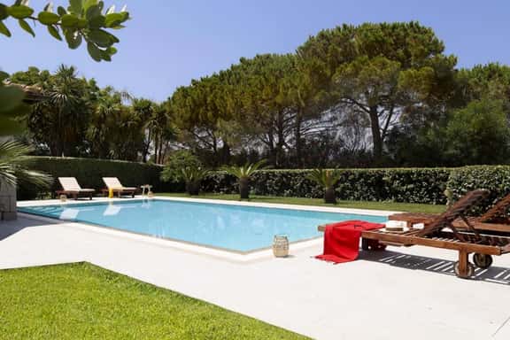 Elegant Beachside Villa With Pool - Image 1