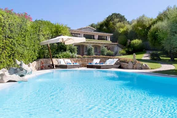 Seaview Villa With Private Beach Club Access - Image 1