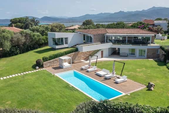 Luxury Seaside Property With Pool and Garden - Image 1