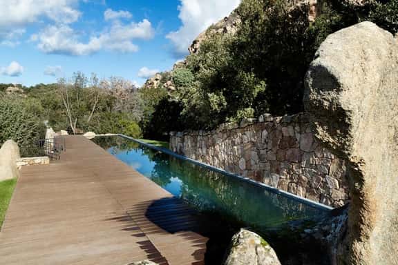 Scenic Escape With Pool and Garden - Image 1