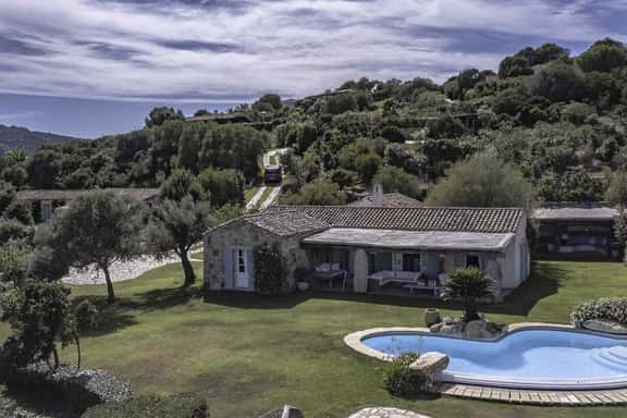 Elegant Coastal Villa With Sea Views - Image 1