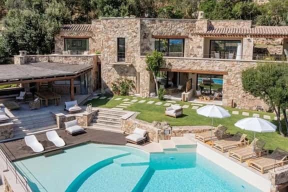 Luxury Coastal Villa With Swimming Pool - Image 1