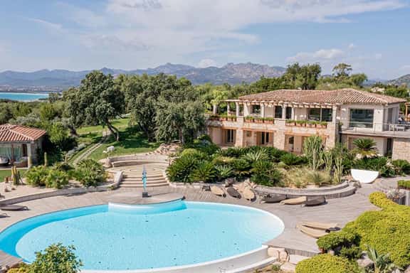Waterfront Estate With Tennis and Beach Club - Image 1