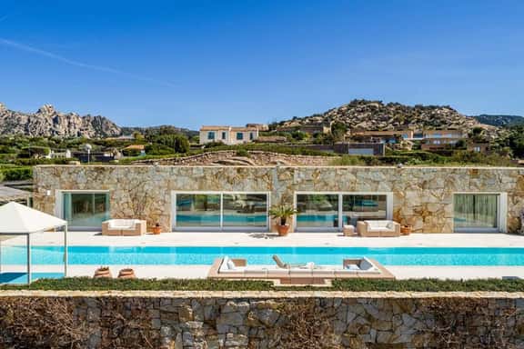 Exclusive Villa With Pool and Island Views - Image 1