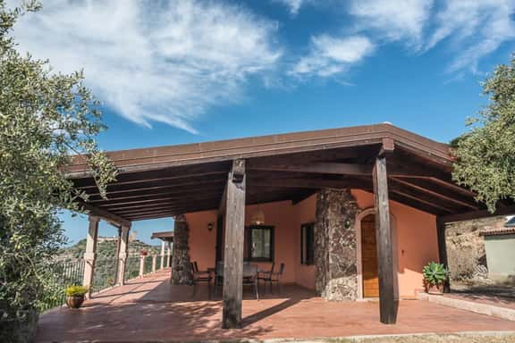 Peaceful Estate With Sea and Countryside Views - Image 1