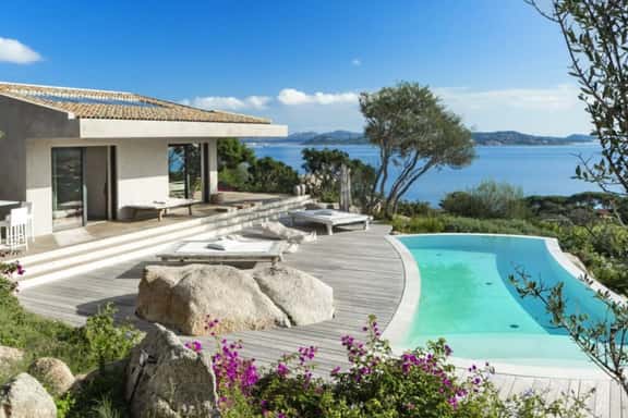 Stylish Seaside Living With Infinity Pool - Image 1