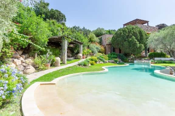 Luxury Villa With Private Pool Seaviews - Image 1