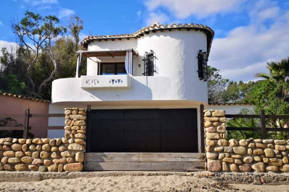 Beachfront Nora Villa With Sea Views - Image 1