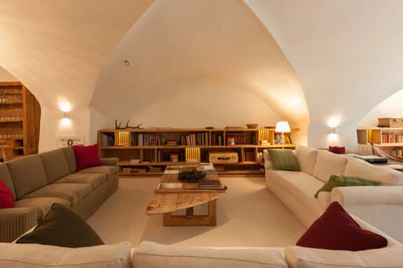 Spacious Mountain Apartment With Private Garden - Image 1