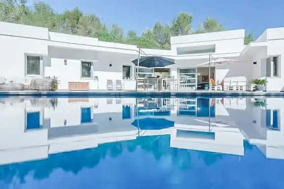 Modern 6-Bedroom Chic Villa with Pool - Image 1