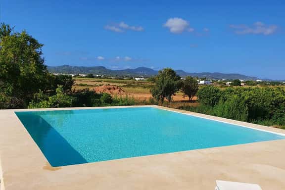 Refined Country House Chic with Pool - Image 1