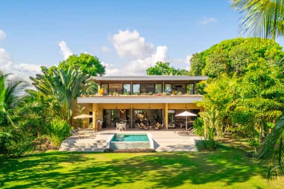 Luxury Coastal Villa With Direct Beach - Image 1
