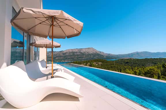 Luxury Seafront Villa with Infinity Pool & Sauna - Image 1