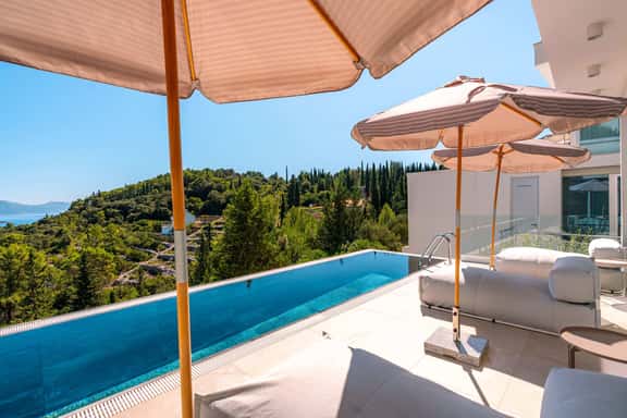 Modern Seaview Villa with Infinity Pool & Sauna - Image 1