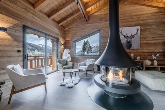Elegant Alpine Chalet with Lift, Ensuite Bedrooms - Image 1
