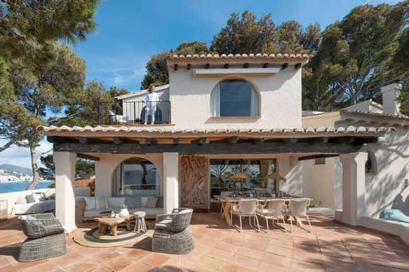 Seafront Escape With Sunset Mediterranean Views - Image 1