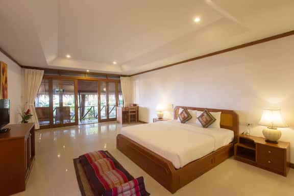 Elegant tropical sea-view sanctuary - Image 1