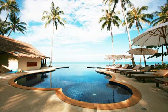 Sophisticated Beachfront Suite Retreat - Image 1