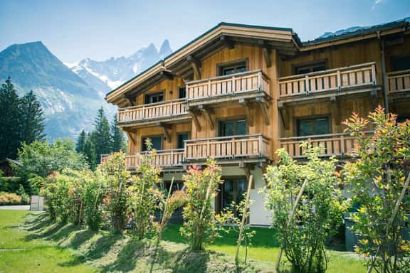 Modern Ski Apartment With Terrace Garden - Image 1