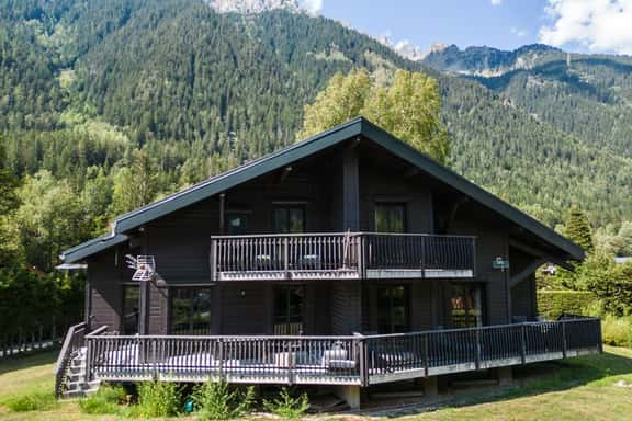 Contemporary Mountain Escape With Terrace Views - Image 1