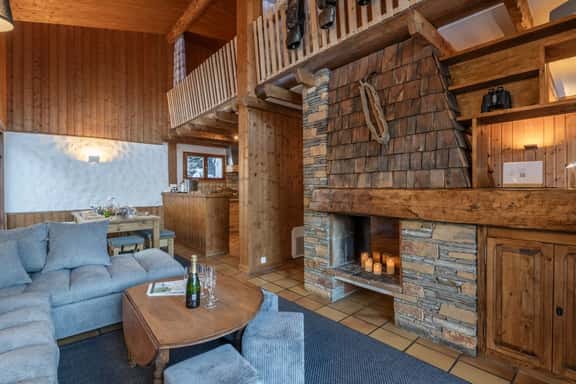 Mountain Getaway With Panoramic Peak Views - Image 1
