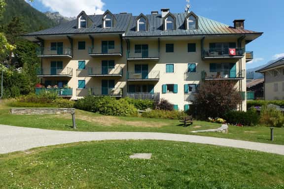 Scenic Balcony Stay in Chamonix - Image 1