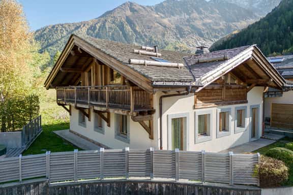 Modern Alpine Getaway With Sauna Retreat - Image 1