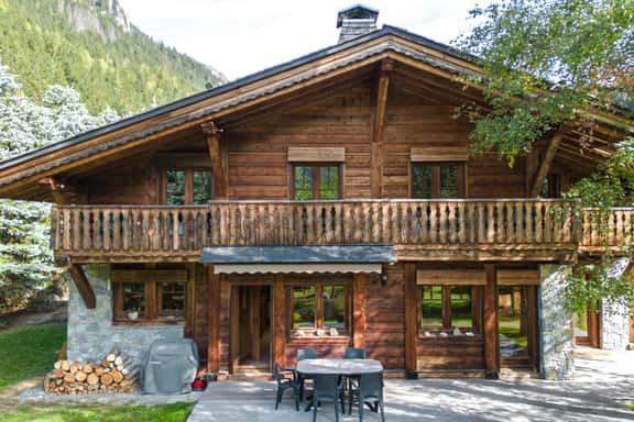 Rustic Mountain Chalet for Group Escapes - Image 1