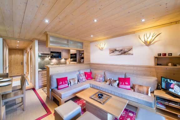 Traditional Mountain Apartment Close to Slopes - Image 1