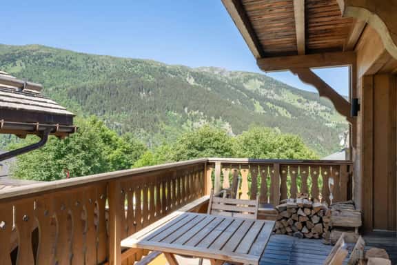 Cozy Alpine Apartment Near Méribel Village Slopes - Image 1