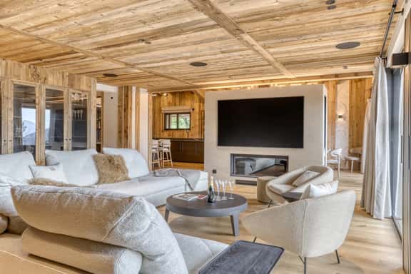 Cozy Alpine Retreat With Mountain Comfort - Image 1