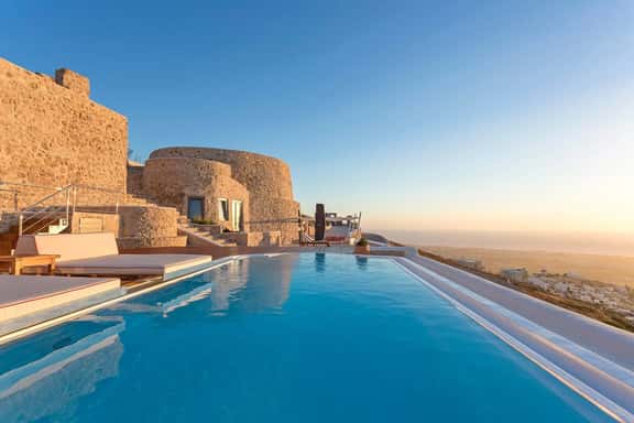 Luxury 5BR Santorini Villa with Infinity Pool - Image 1